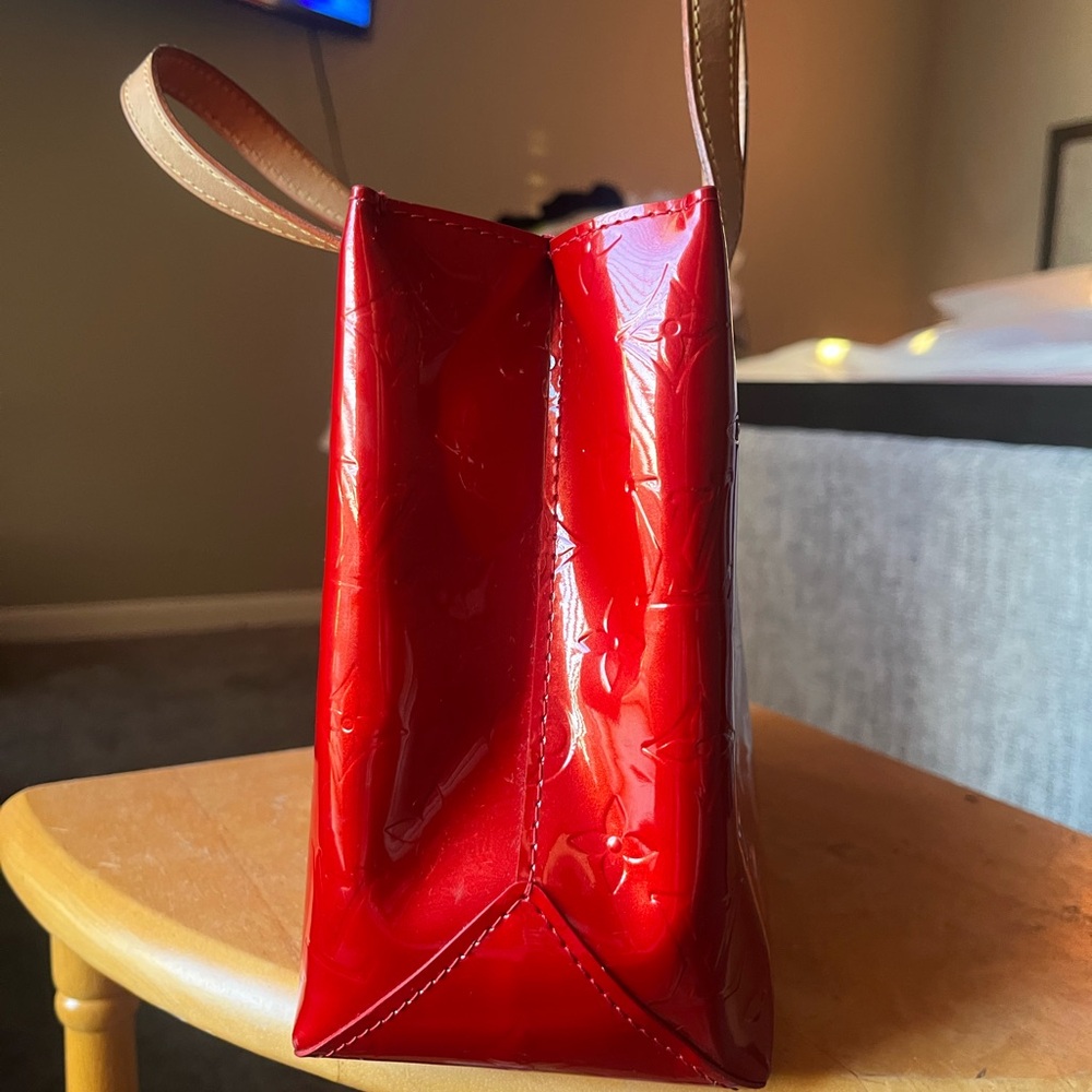 RED LV PURSE GREAT CONDITION - Picture 4 of 8